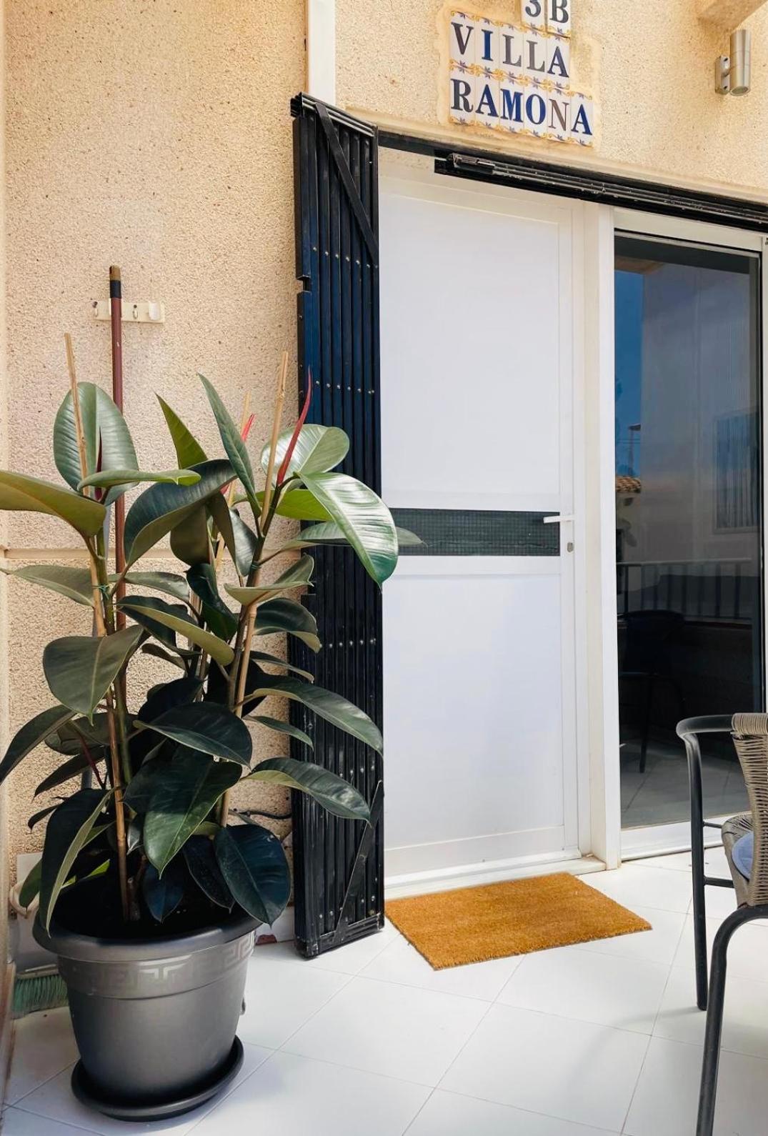 Przytulny Apartament 100M Od Plazy Τορεβιέχα Εξωτερικό φωτογραφία